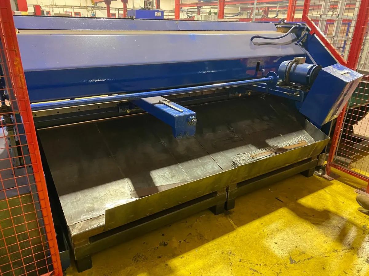 PEARSON 2500mm x 6mm Hydraulic Shear. - Image 3