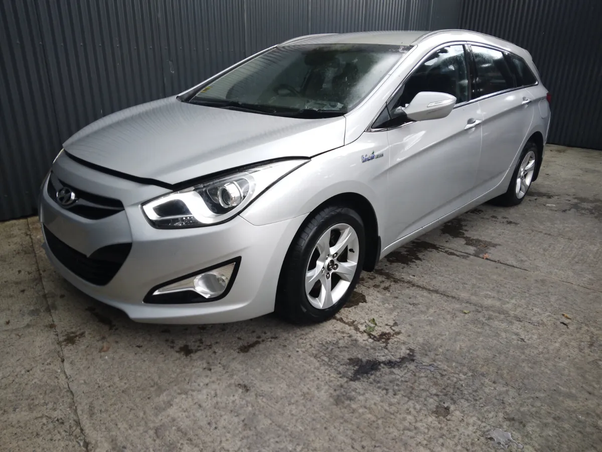 2011 Hyundai i40 Estate Breaking/Dismantling - Image 1