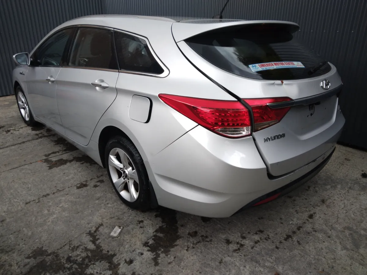 2011 Hyundai i40 Estate Breaking/Dismantling - Image 3