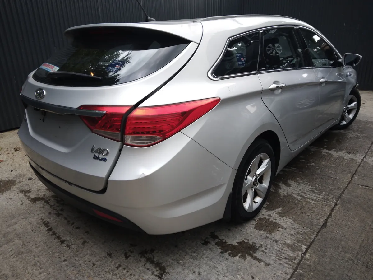 2011 Hyundai i40 Estate Breaking/Dismantling - Image 4
