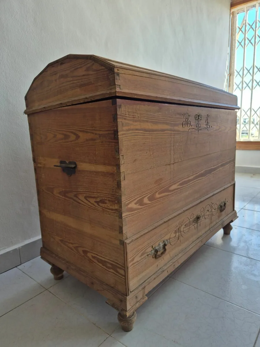 Antique Spanish Wooden Chest with Drawer - Image 4
