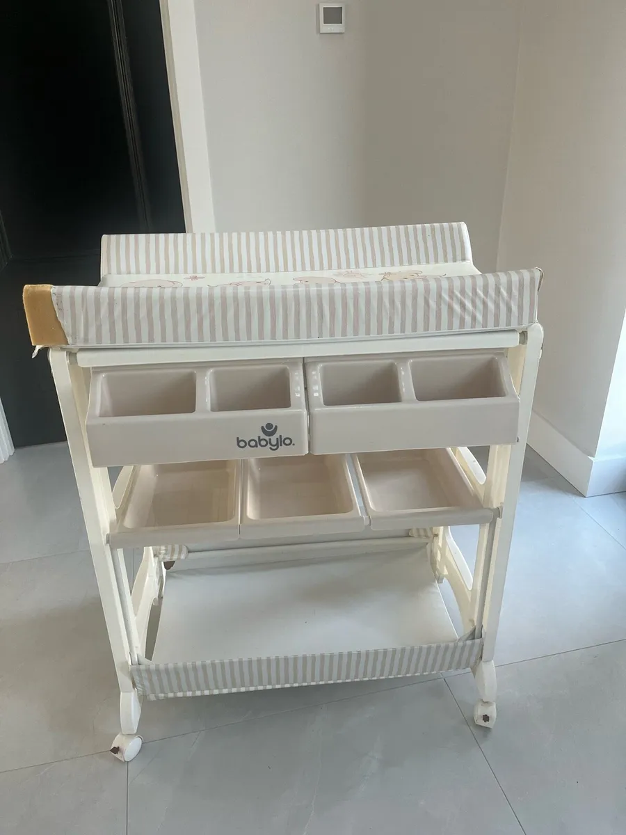 Babylo omnivorous Changing Table