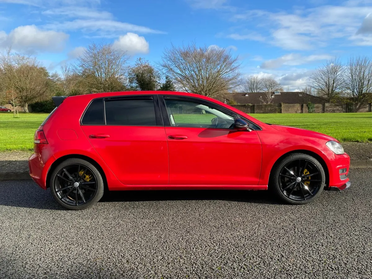 Volkswagen Golf 2016 1.6 TDI Highline BELT DONE - Image 3
