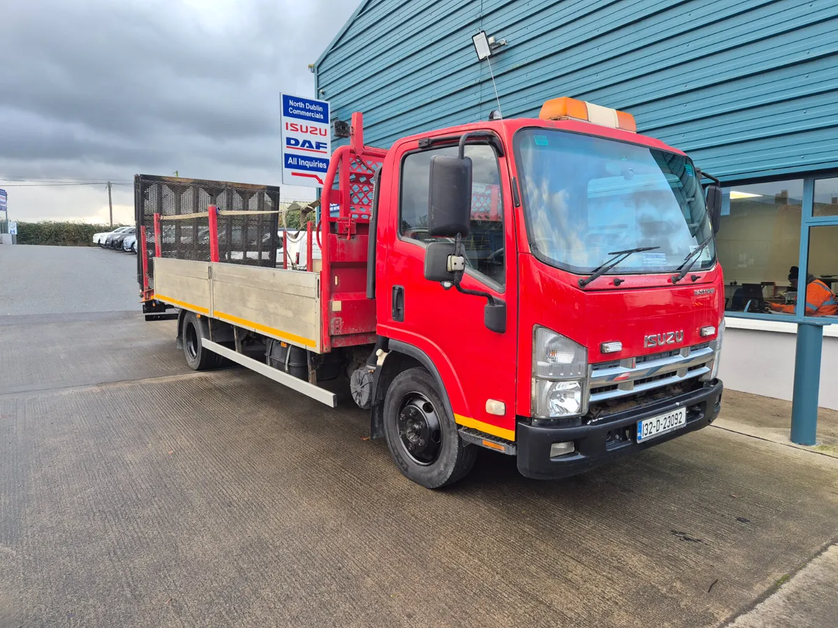 2013 ISUZU 7.5TON BEAVERTAIL - Image 1