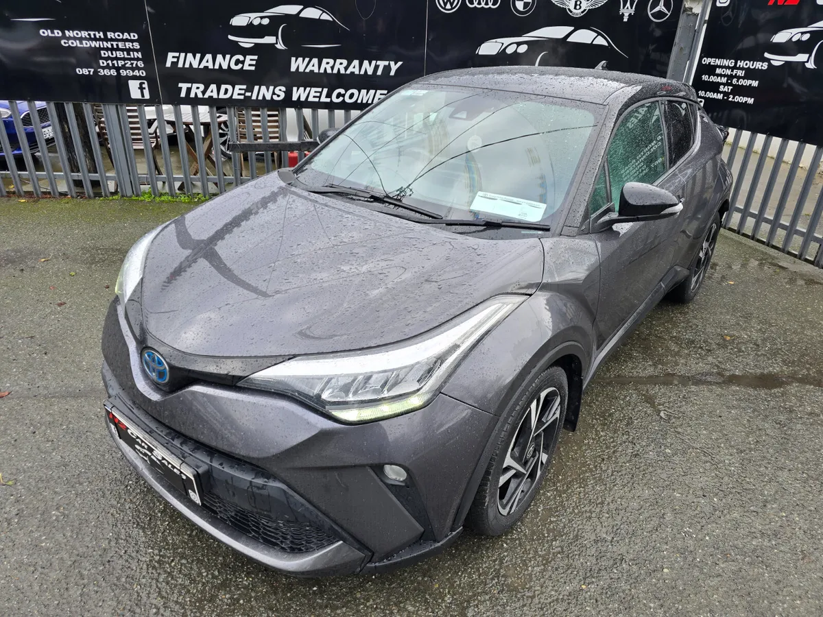 222 Toyota C-HR Hybrid m, ONLY 13k Km, LIKE NEW - Image 3