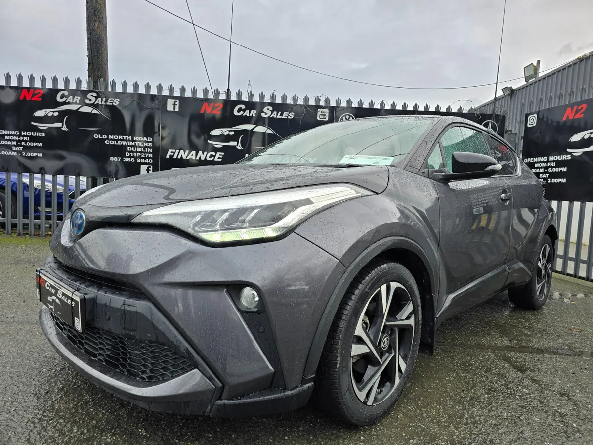 222 Toyota C-HR Hybrid m, ONLY 13k Km, LIKE NEW - Image 2