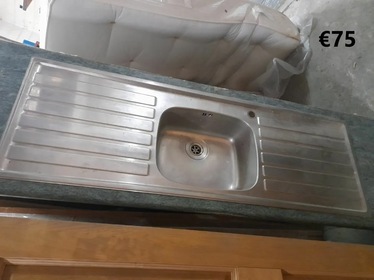 Kitchen sinks - Image 1