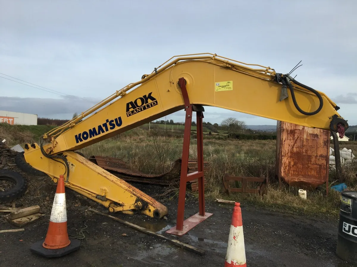 Komatsu PC210 boom and dipper arm - Image 1