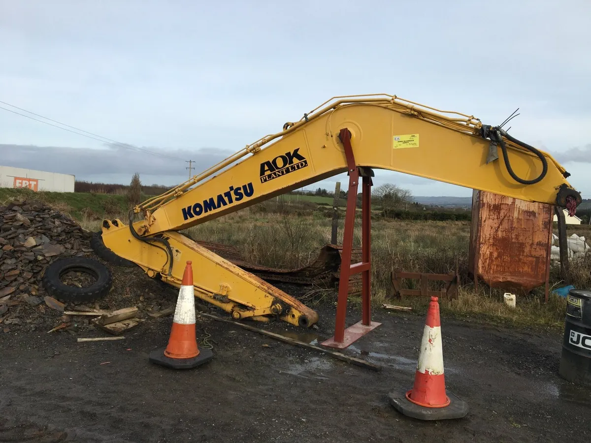 Komatsu PC210 boom and dipper arm - Image 2