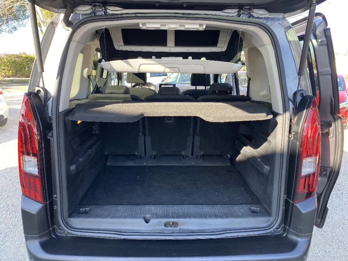 Car Parcel Shelf - Image 1