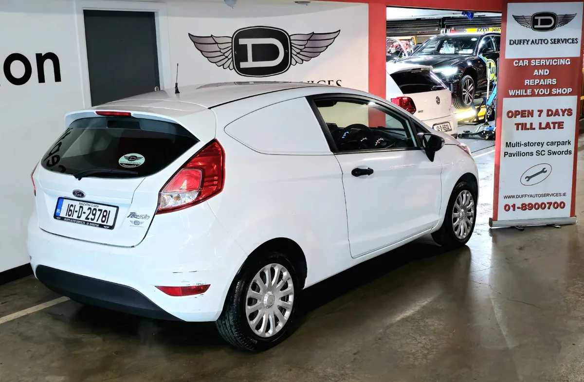 Ford Fiesta 2016. Clean PETROL VAN - Image 3