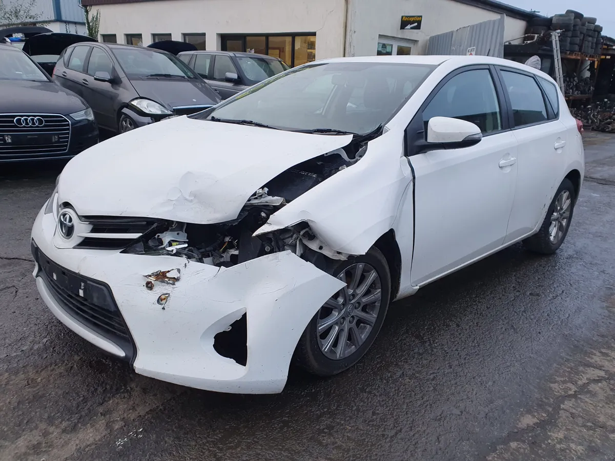 13 TOYOTA AURIS  1.4 D-4D	FOR BREAKING - Image 2