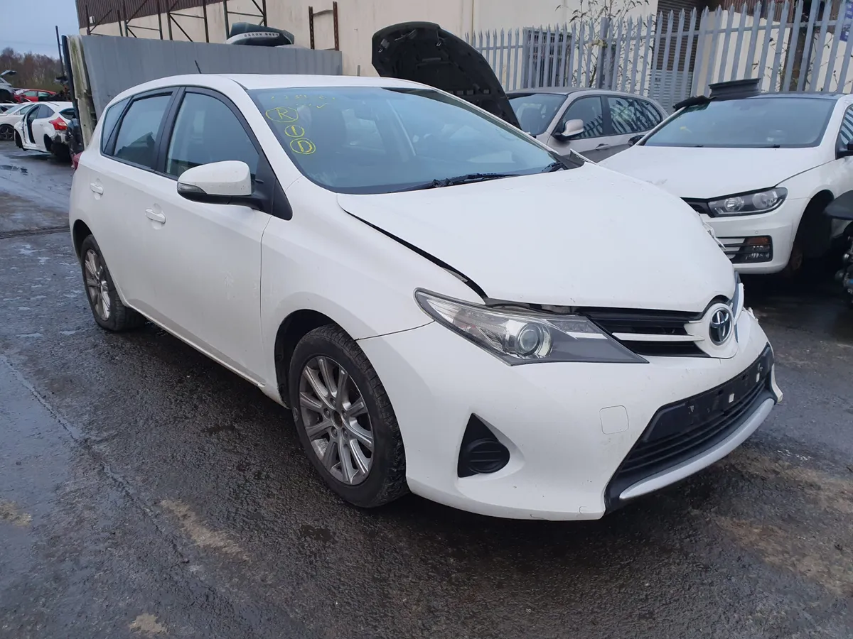 13 TOYOTA AURIS  1.4 D-4D	FOR BREAKING - Image 1