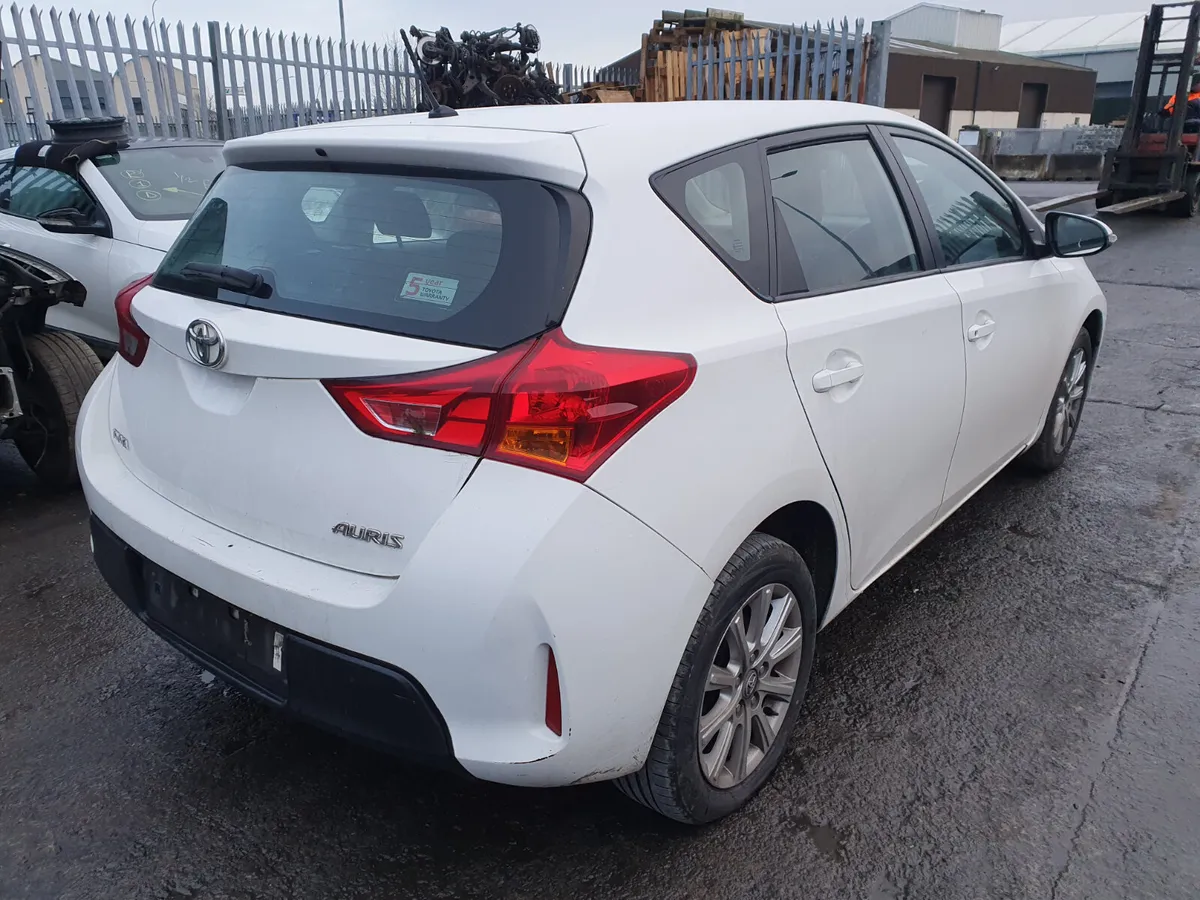 13 TOYOTA AURIS  1.4 D-4D	FOR BREAKING - Image 3