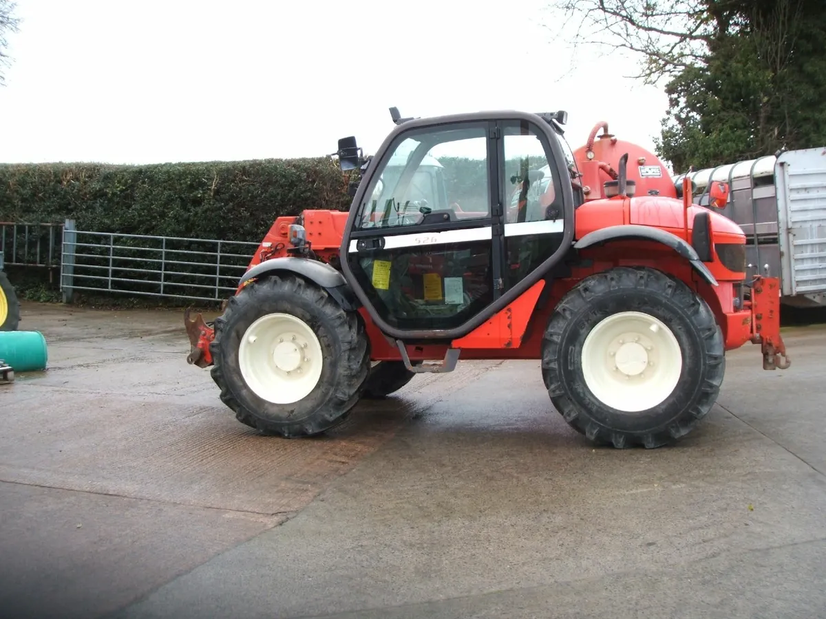 late 2004 Manitou 526 telehandler - Image 1