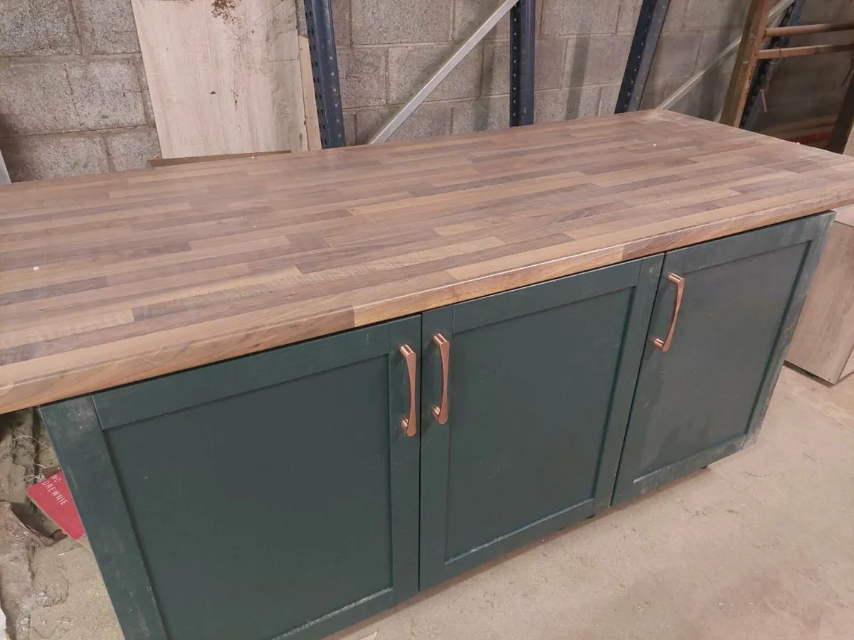 Kitchen island - Image 2