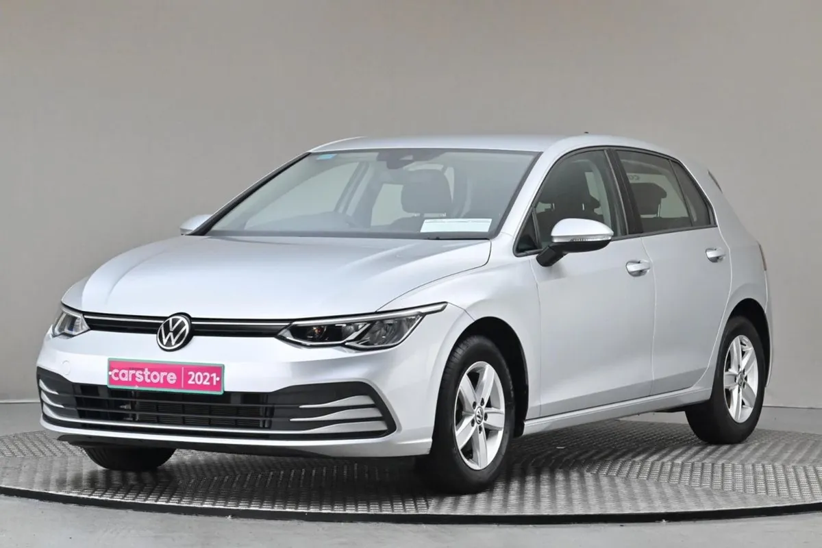 Volkswagen Golf 1.0 TSI 90hp 5spd  car Play andro - Image 3