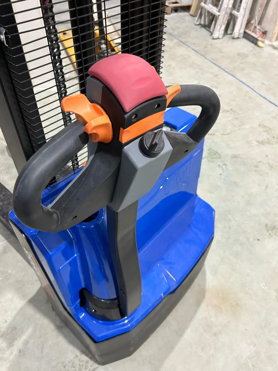 Pallet Stacker - Image 4