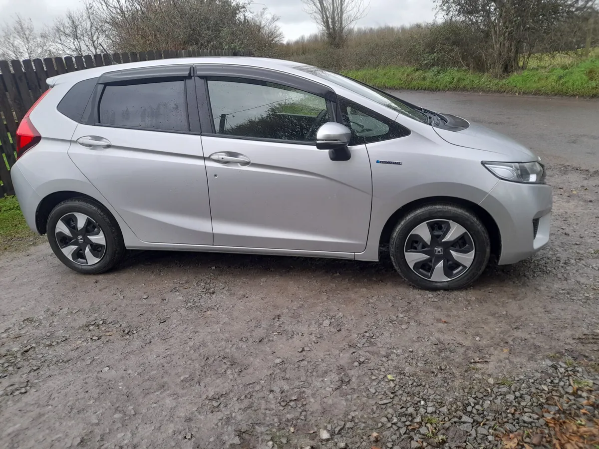 Honda Fit 2015 - Image 2