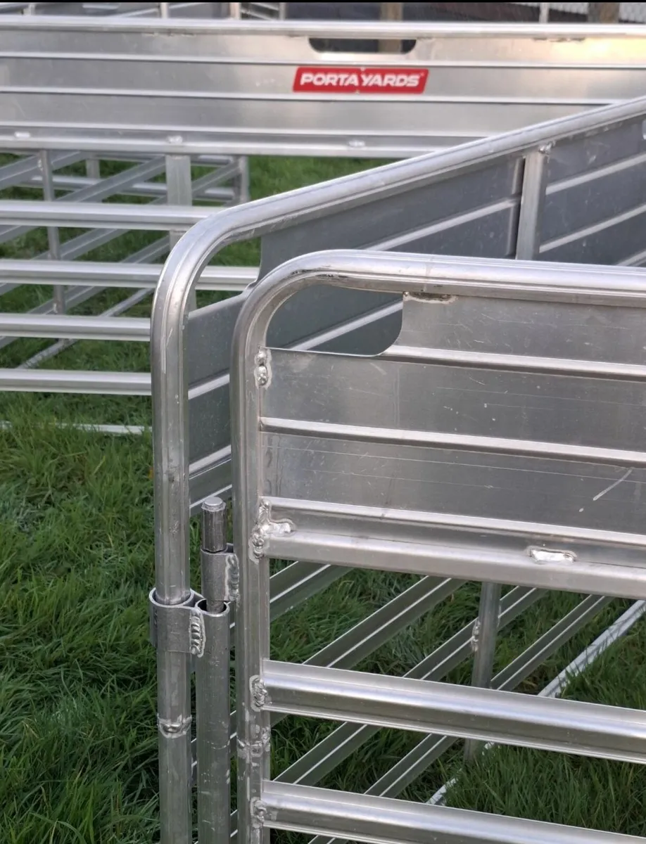 Portayards Alu Sheep Hurdles - 2.1mtr (7') - Image 3