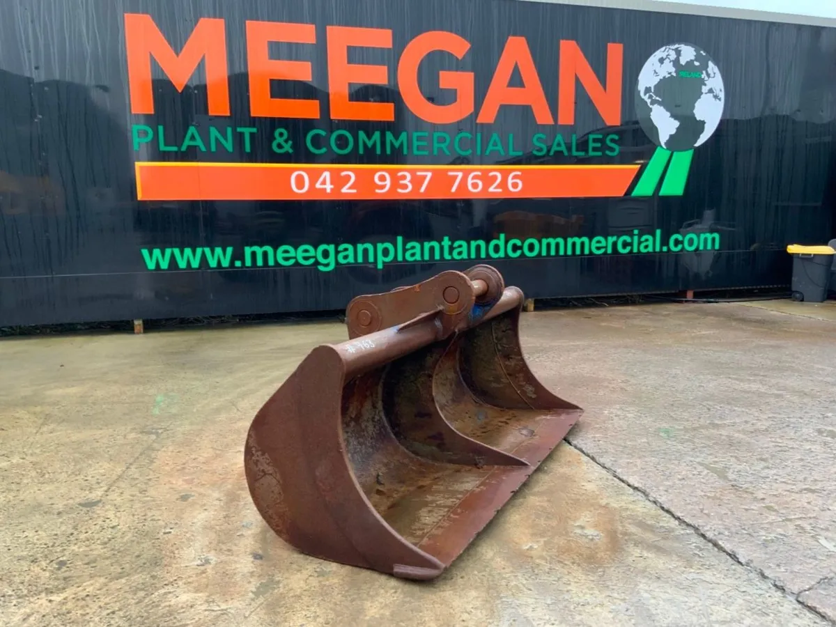 84" STRICKLAND GRADING BUCKET...80mm PINS. 963 - Image 1