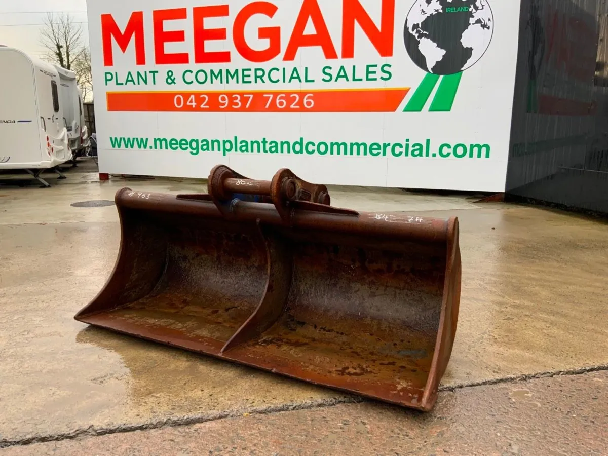 84" STRICKLAND GRADING BUCKET...80mm PINS. 963 - Image 2