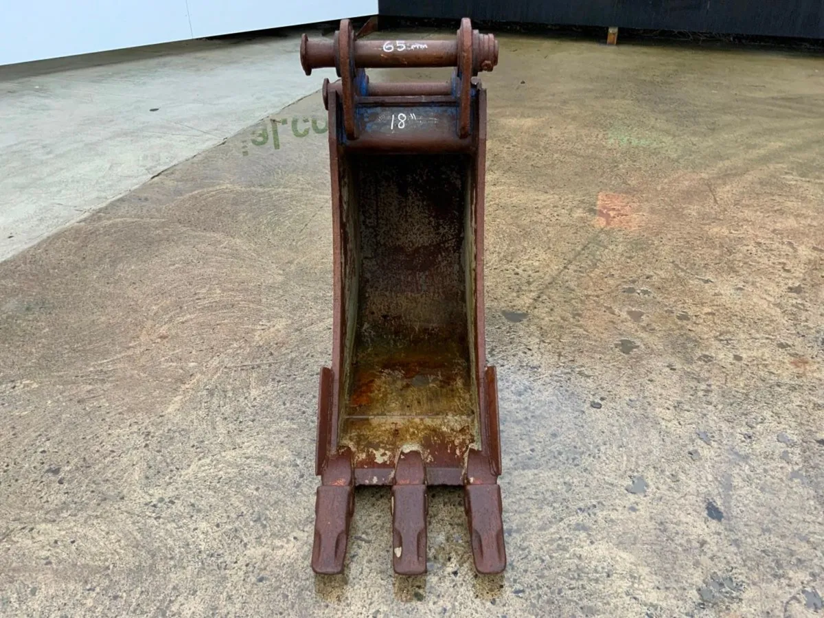 18" DIGGING BUCKET....65mm PINS....967. - Image 3