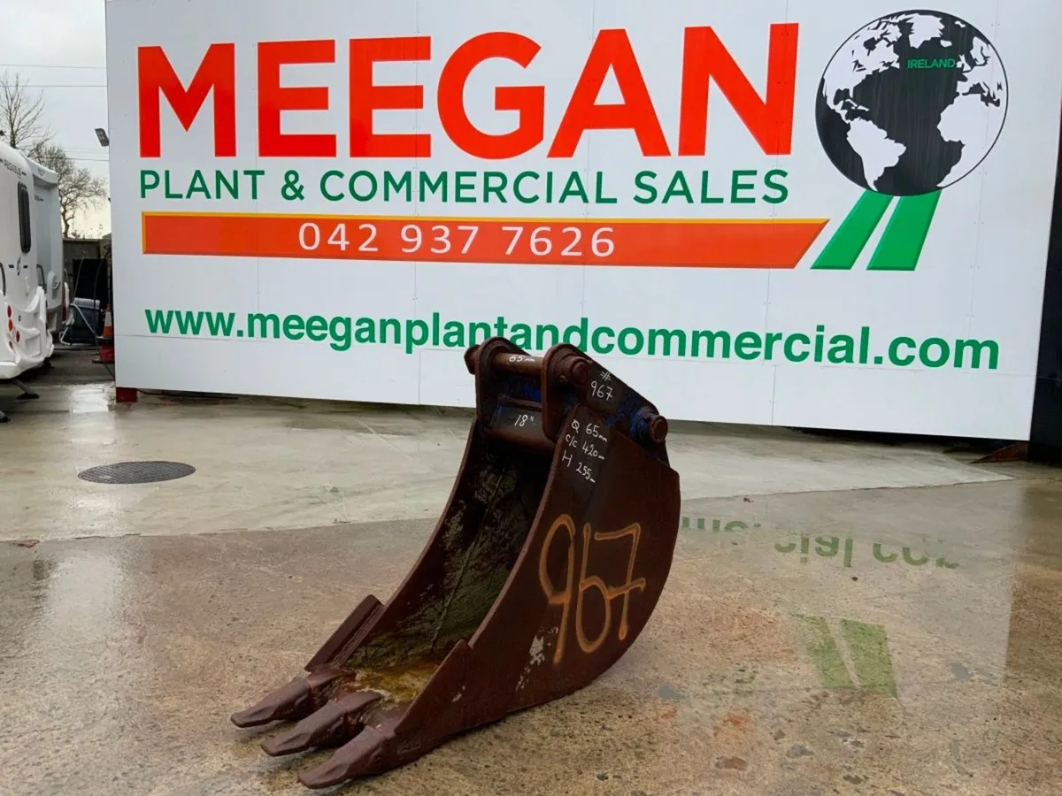 18" DIGGING BUCKET....65mm PINS....967. - Image 1