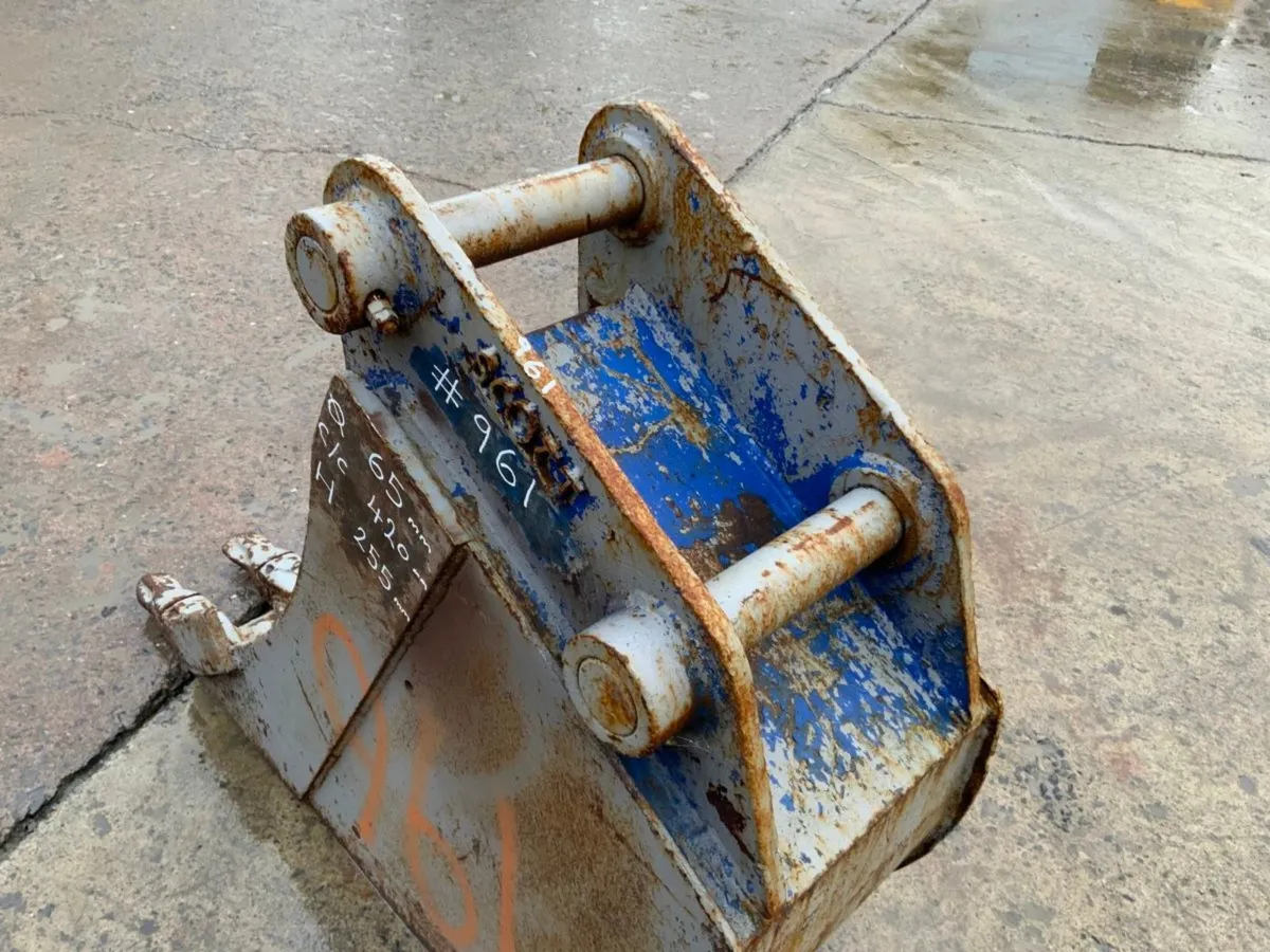 18" SCOTT DIGGING BUCKET...65mm PINS.....961. - Image 2