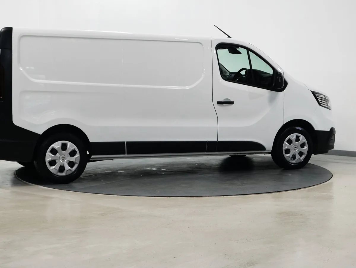 *53* Renault Trafic 2022 LL30 BUSINESS DCI - Image 3