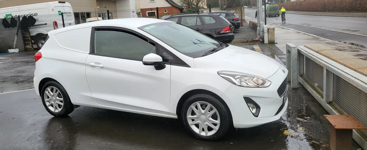 Ford Fiesta van 2020 cvrt  09.25 - Image 3