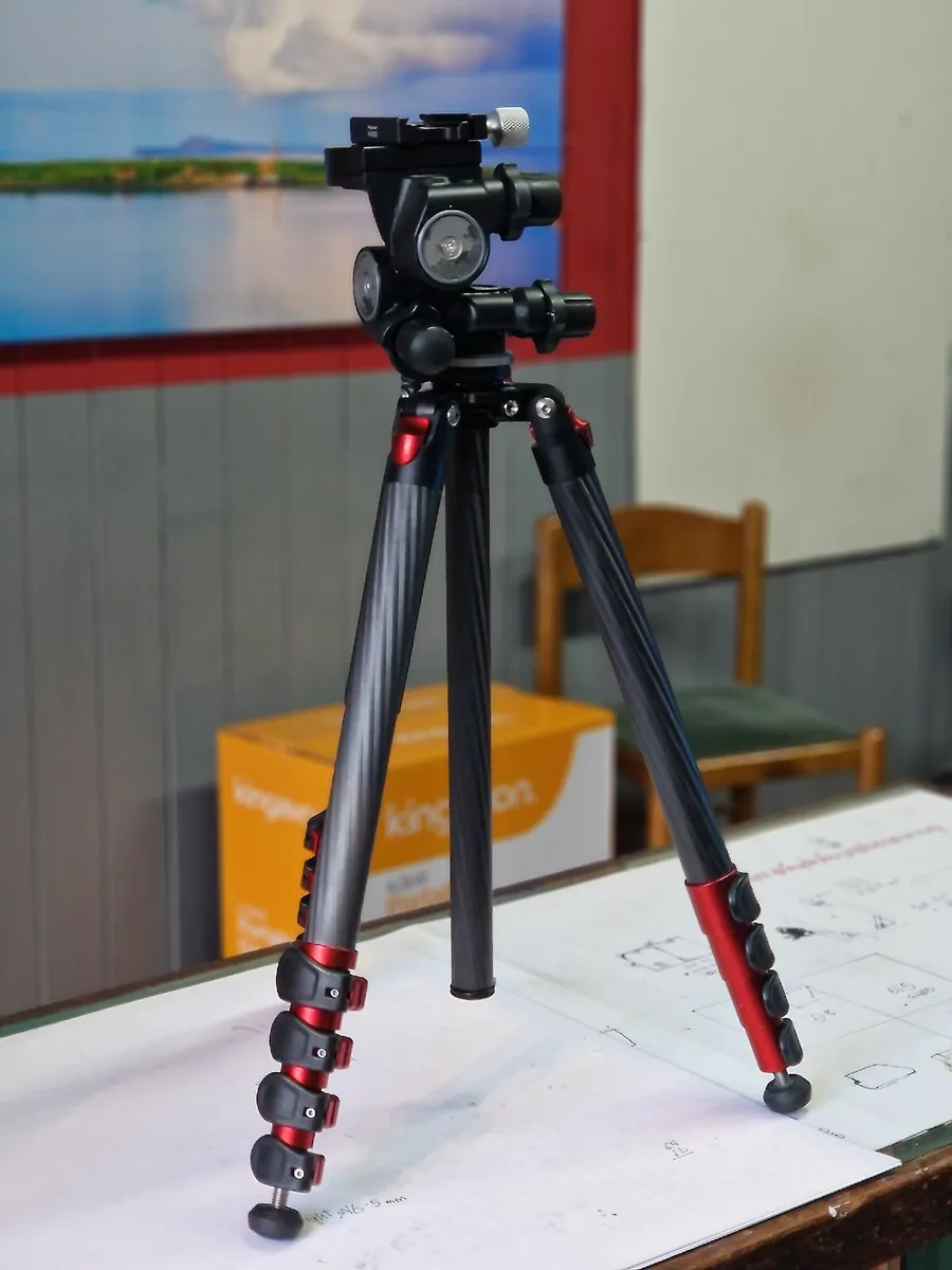 ProMaster Specialist SP528C Carbon Fiber Tripod - Image 1