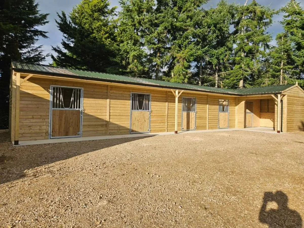 Stables And Field Shelters - Image 2