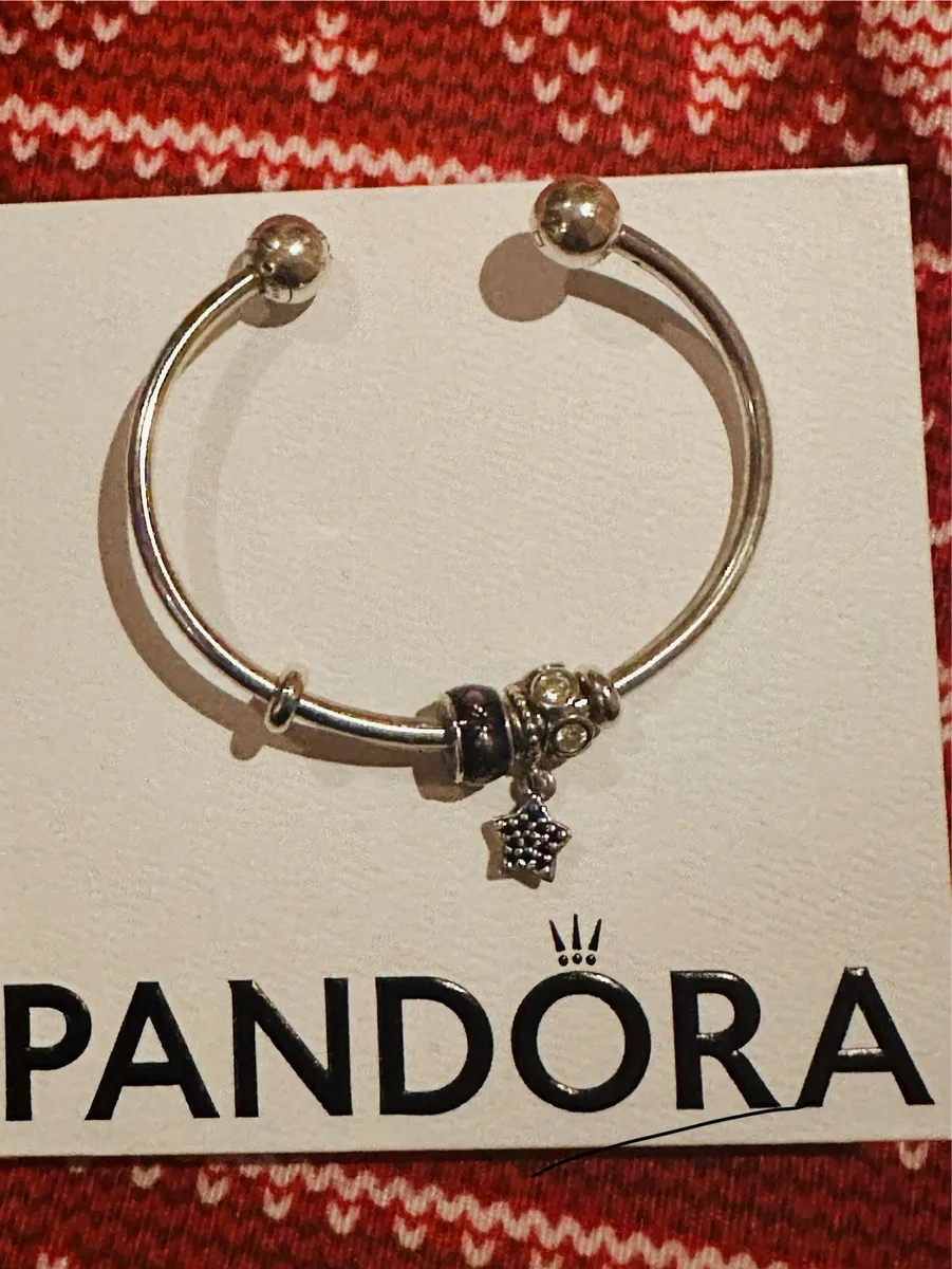 Pandora moments open bangle silver with 3 charms - Image 1