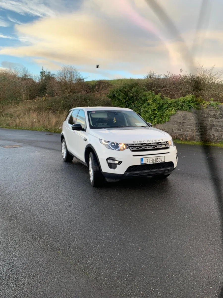 172 Land Rover Discovery Sport - Image 1