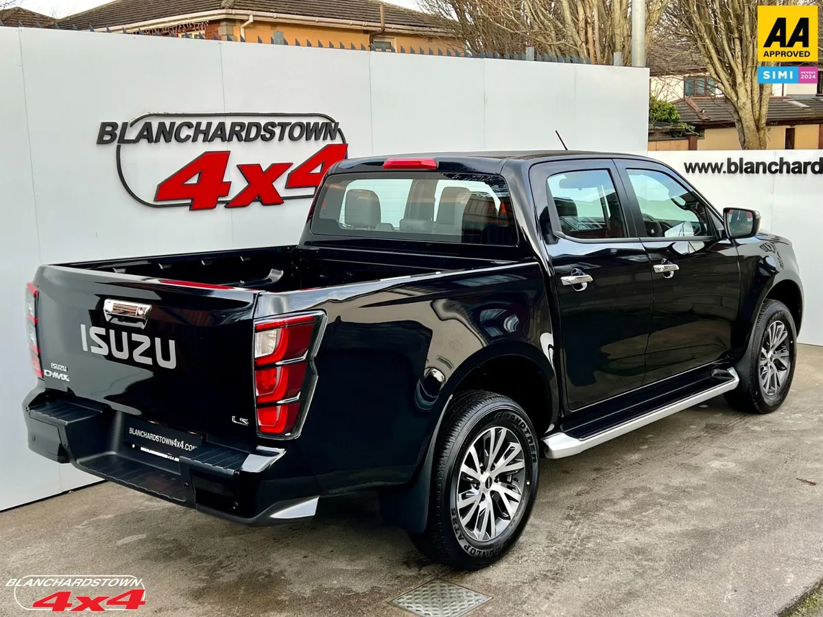 ISUZU DMAX 2025 AUTOMATIC 4x4 VATQ - Image 2