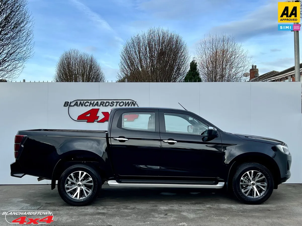 ISUZU DMAX 2025 AUTOMATIC 4x4 VATQ - Image 4