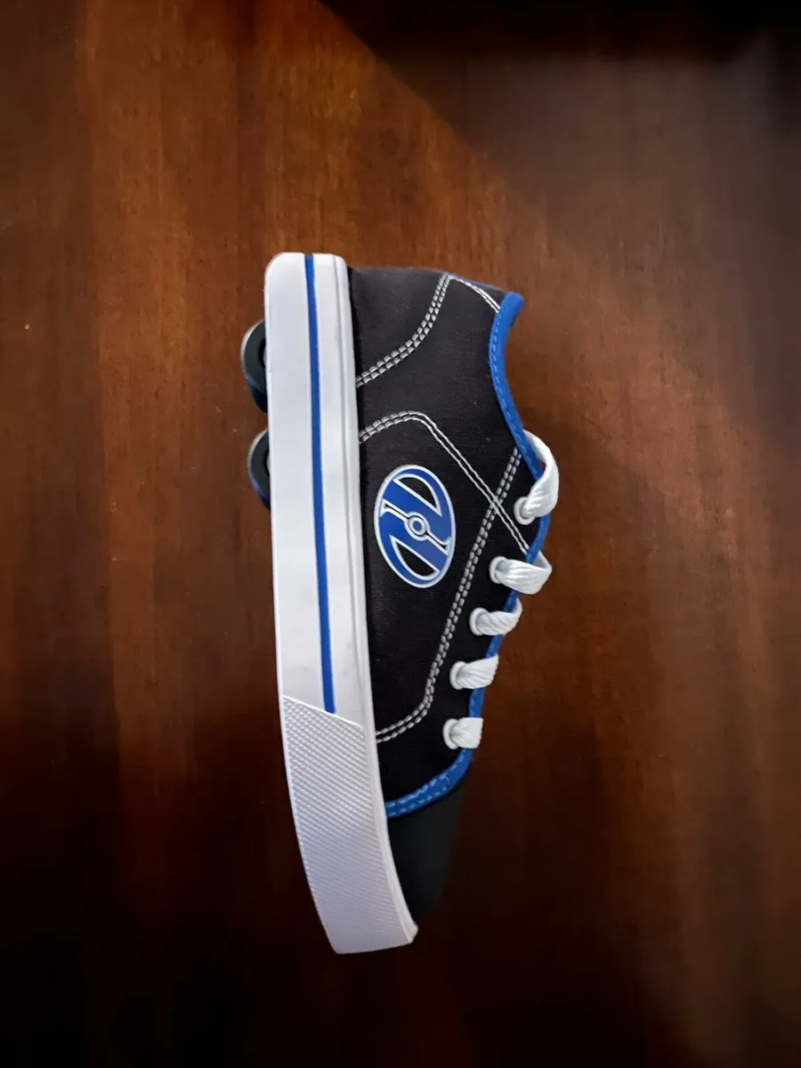 New in box size 2 uk Heelys. Unused gift in box. - Image 4