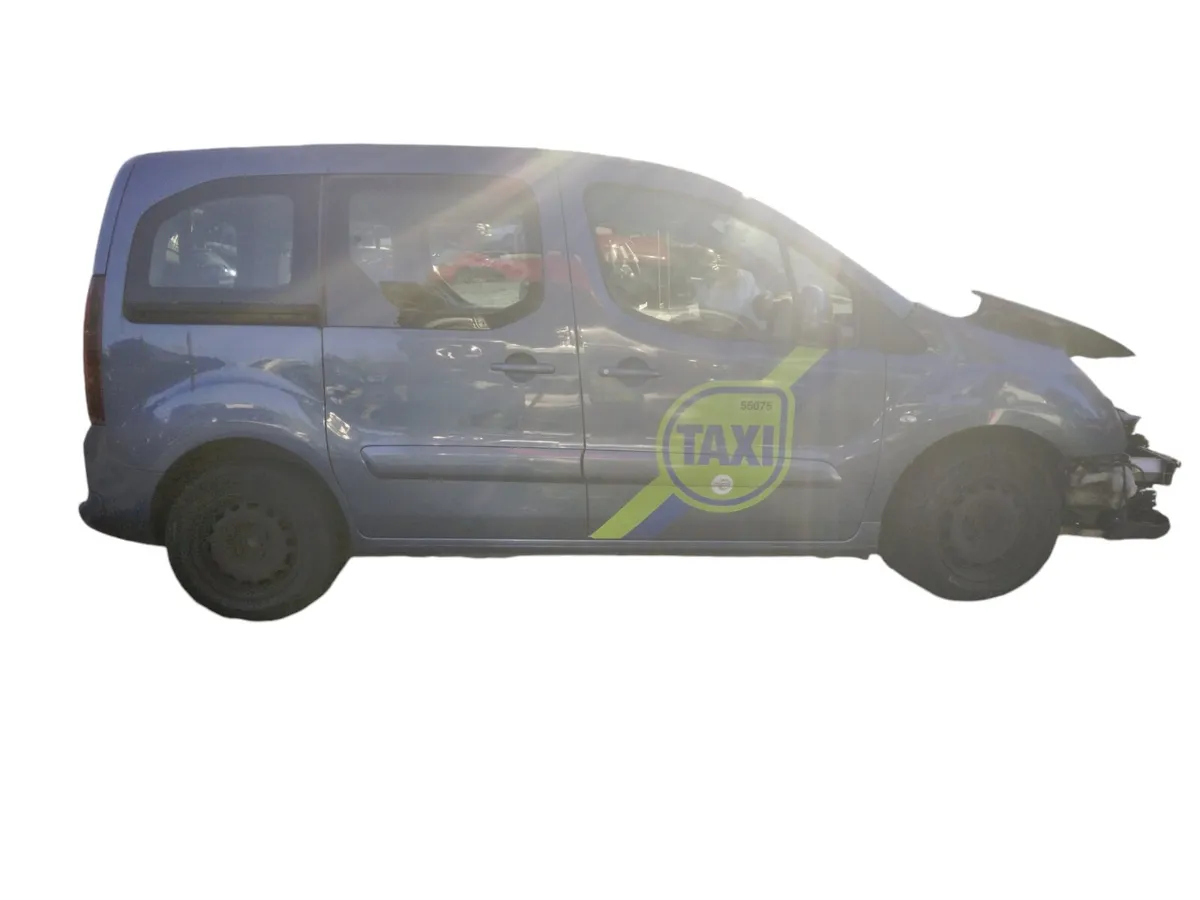 2015 PEUGEOT PARTNER TEPEE Breaking/Dismantling - Image 2
