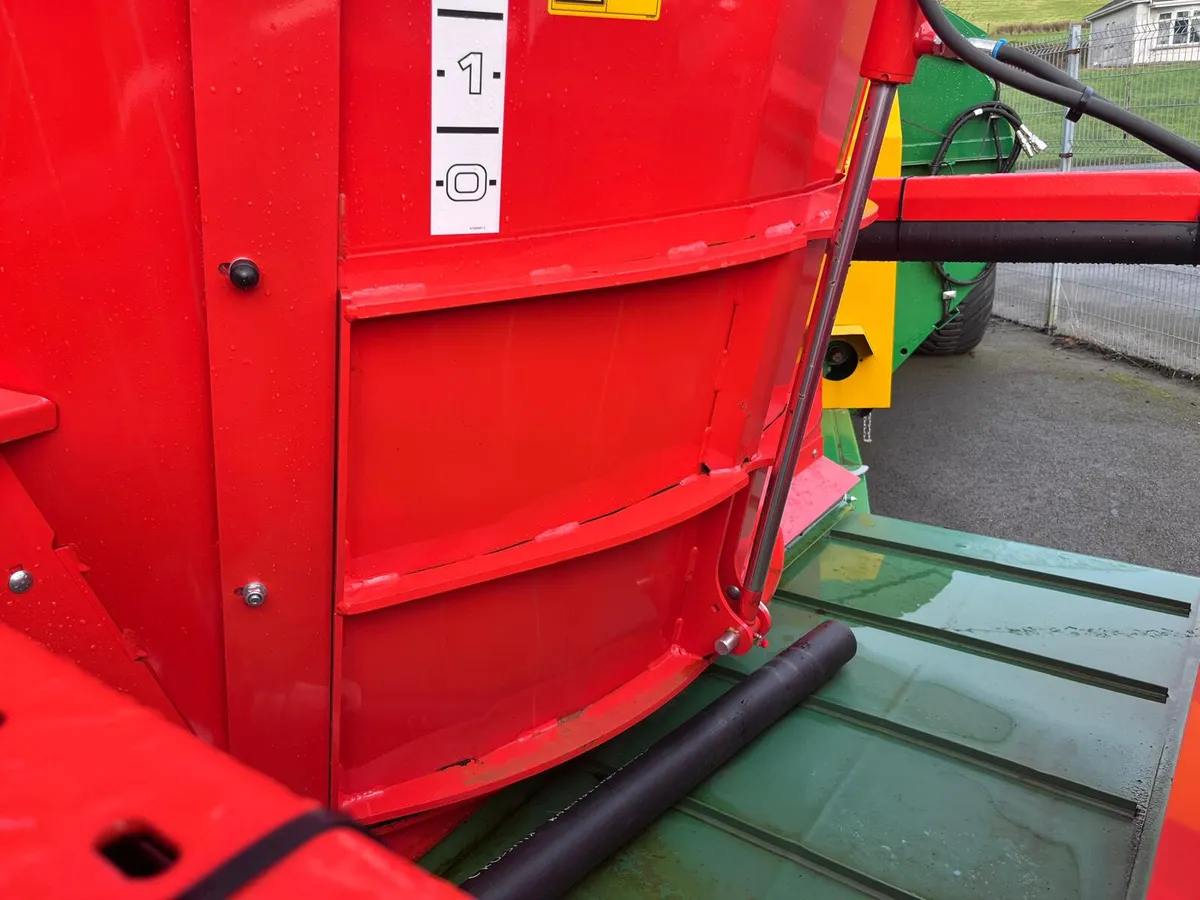 Kuhn Twin Auger Diet Feeder 18.2CS - Image 3