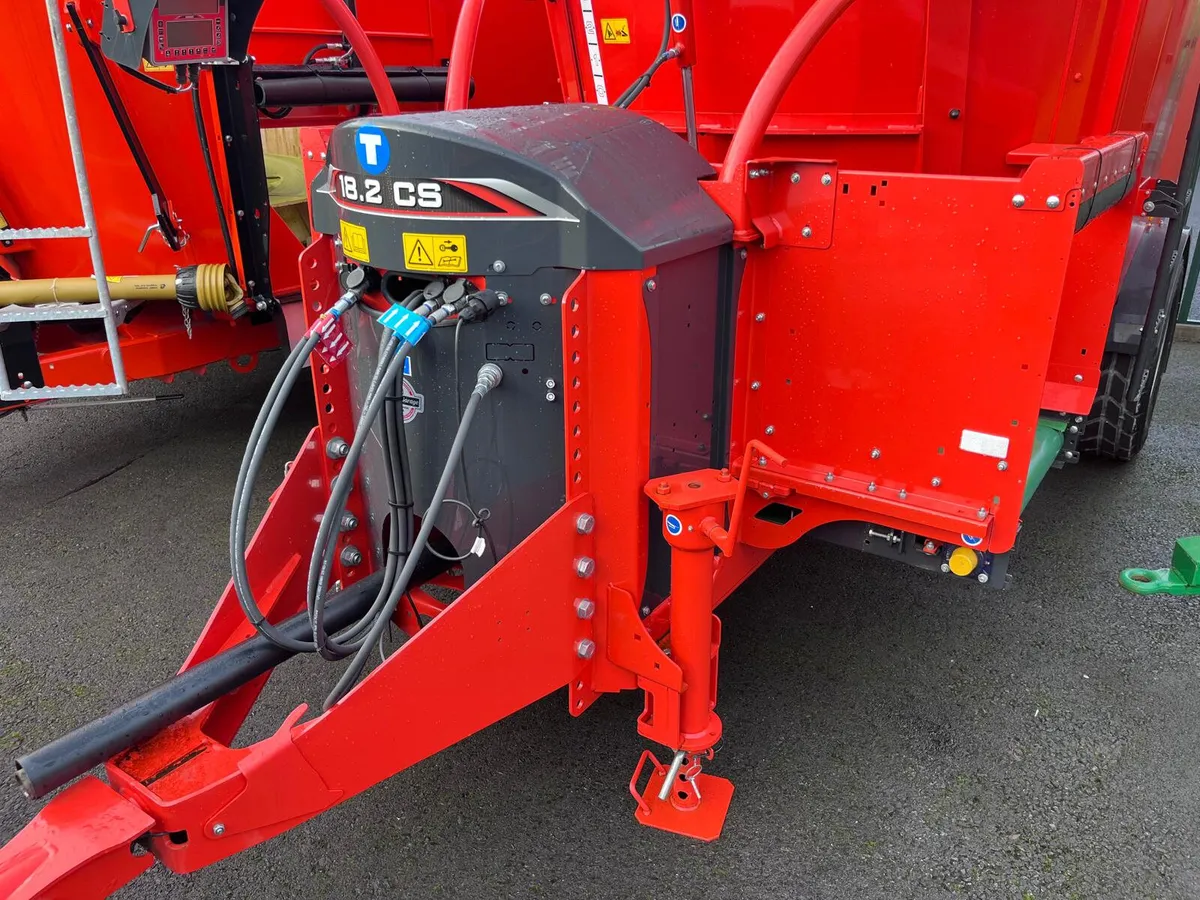 Kuhn Twin Auger Diet Feeder 18.2CS - Image 4