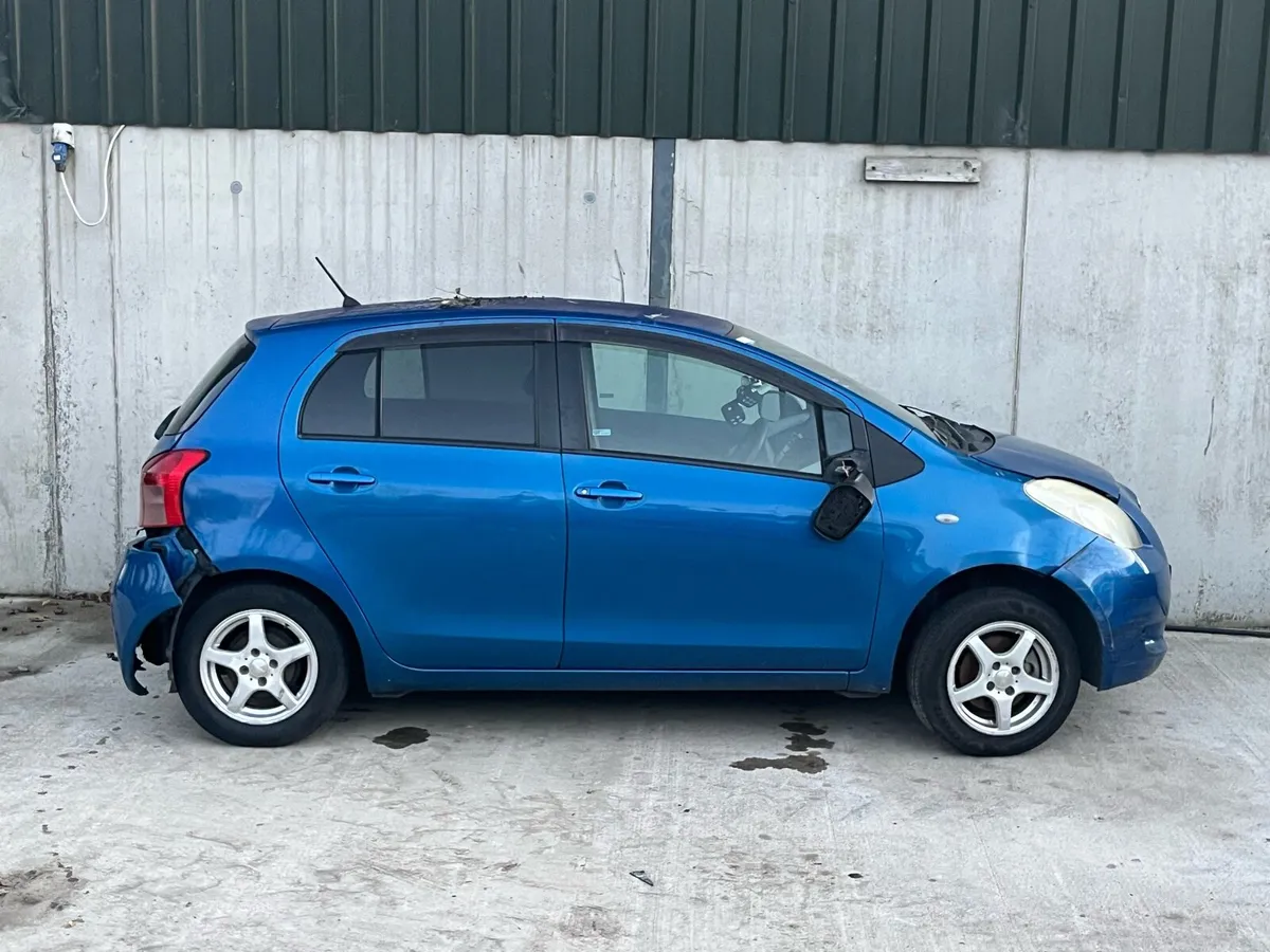 2007 Toyota vitz for parts - Image 2