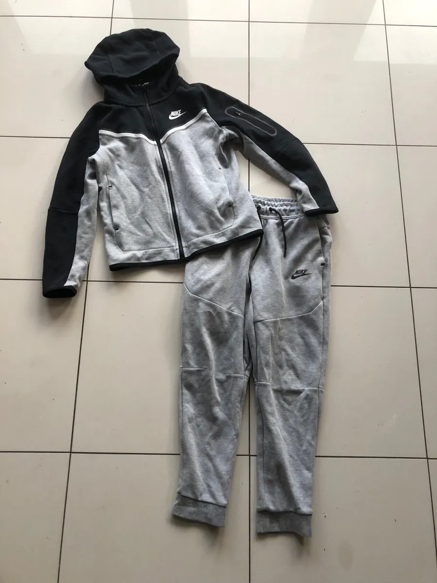 Nike tech suit sale outlet