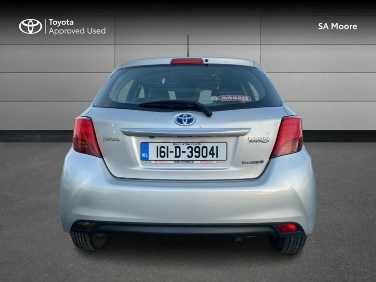 Toyota Yaris Hybrid Luxury - Image 4