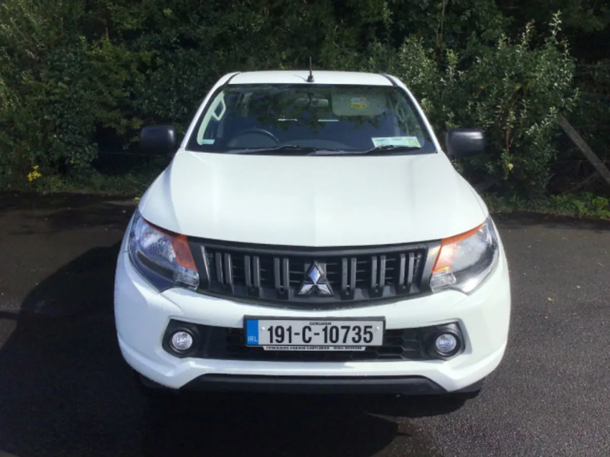 Mitsubishi L 200 Business 6MT 4DR - Image 2