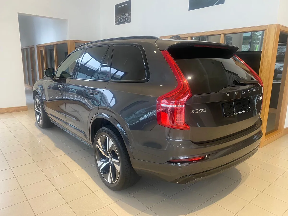 Volvo XC90 2022 T8 PHEV (455hp) Plus (Dark Theme) - Image 4