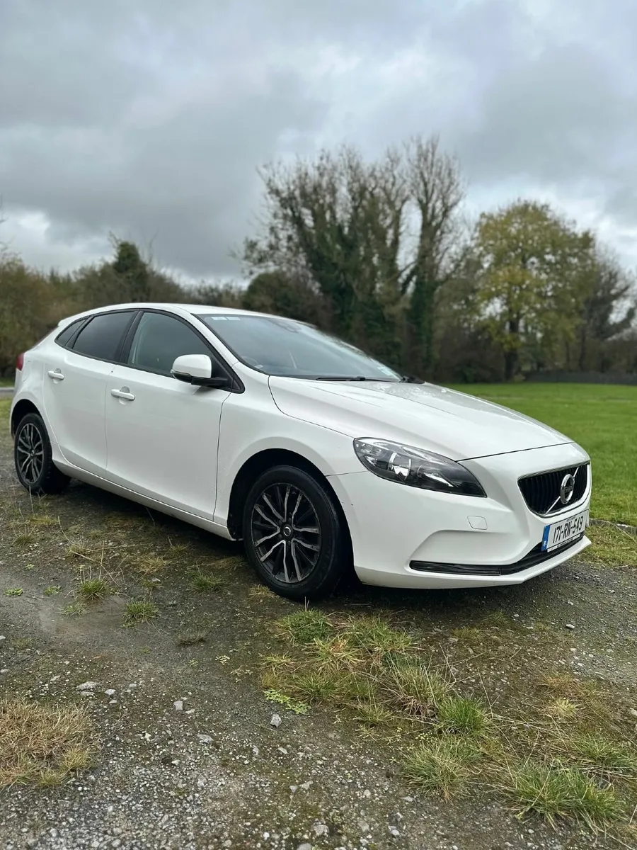 Volvo V40 2017 - Image 1