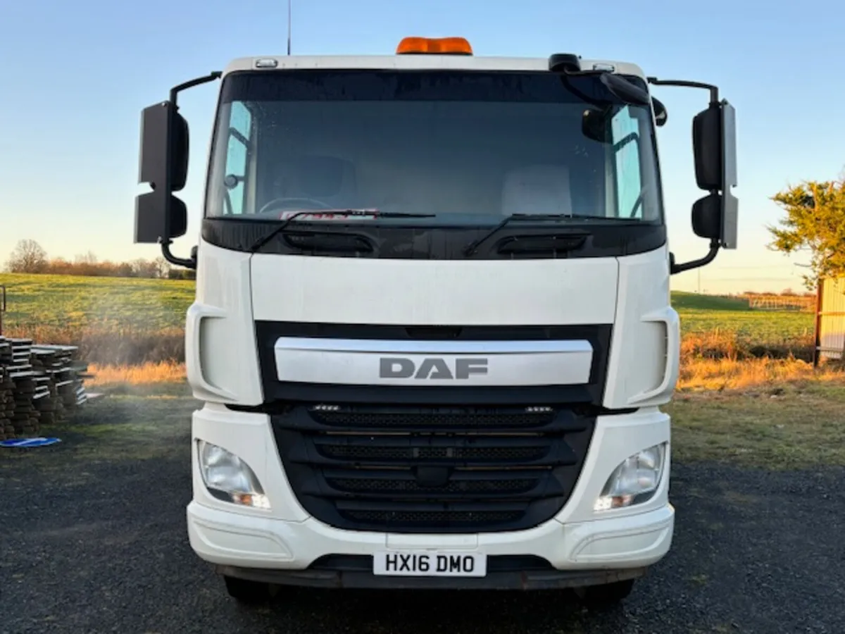 2016 DAF CF 370  8X4 TIPPER GRAB - Image 2