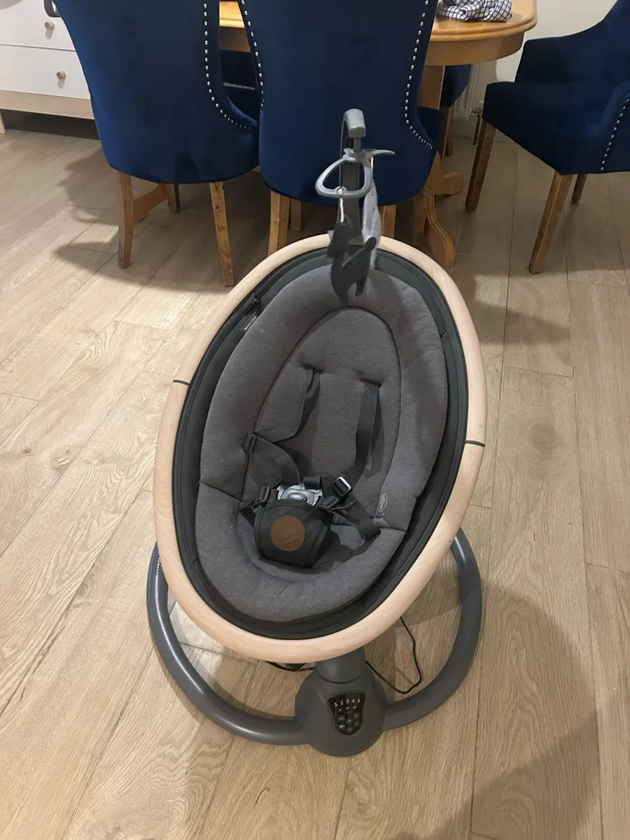 Baby chair . Maxi-Cosi Cassia Electric Swing - Image 1