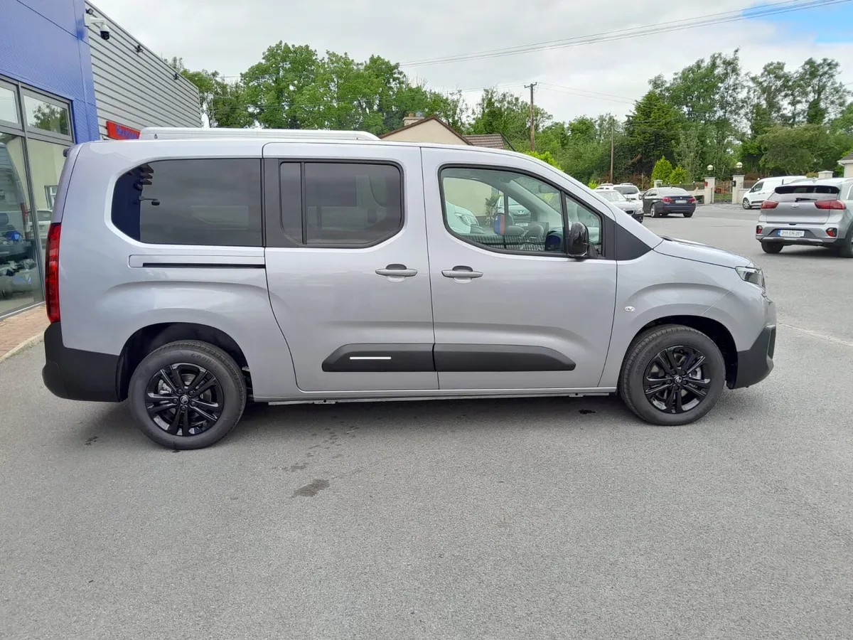 Wheelchair Car Citroen Berlingo 7 seats Auto - Image 3